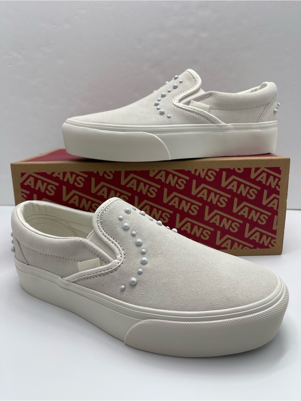 Vans WMNS Classic Slip-On Platform
Pearls Marshmallow
VN000EA9CCZ Sneakers - Picture 10 of 16